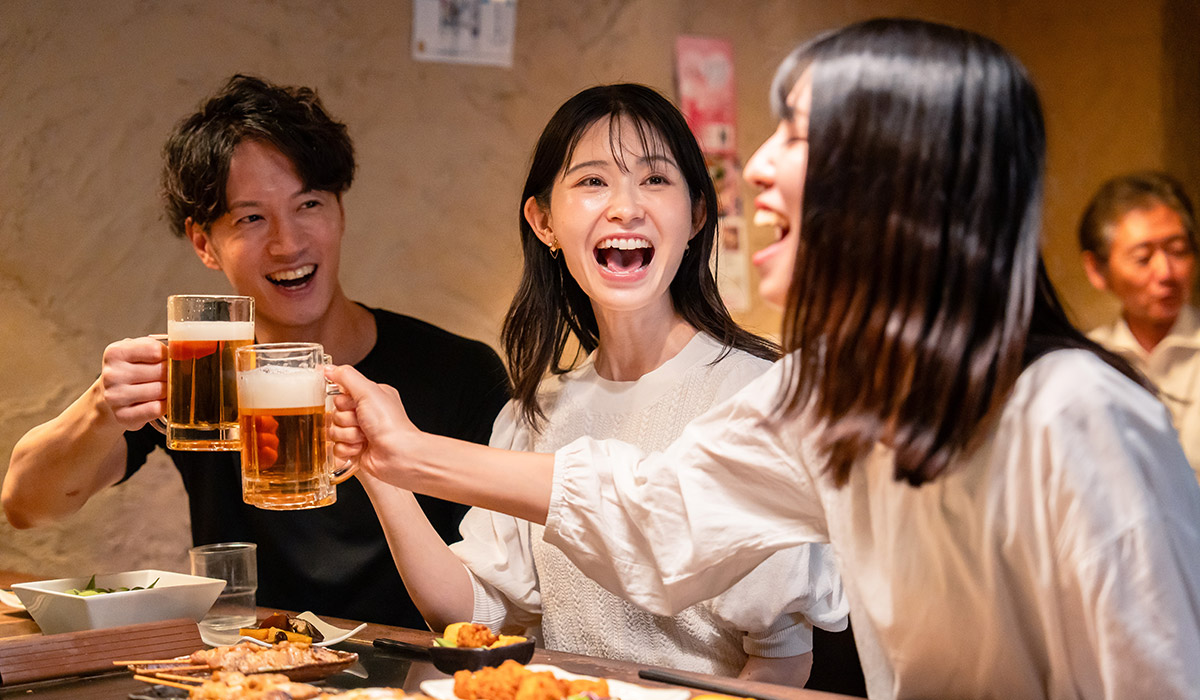 居酒屋でコンセントを設置する効果と課題｜モバイルバッテリー活用例も紹介｜コラム