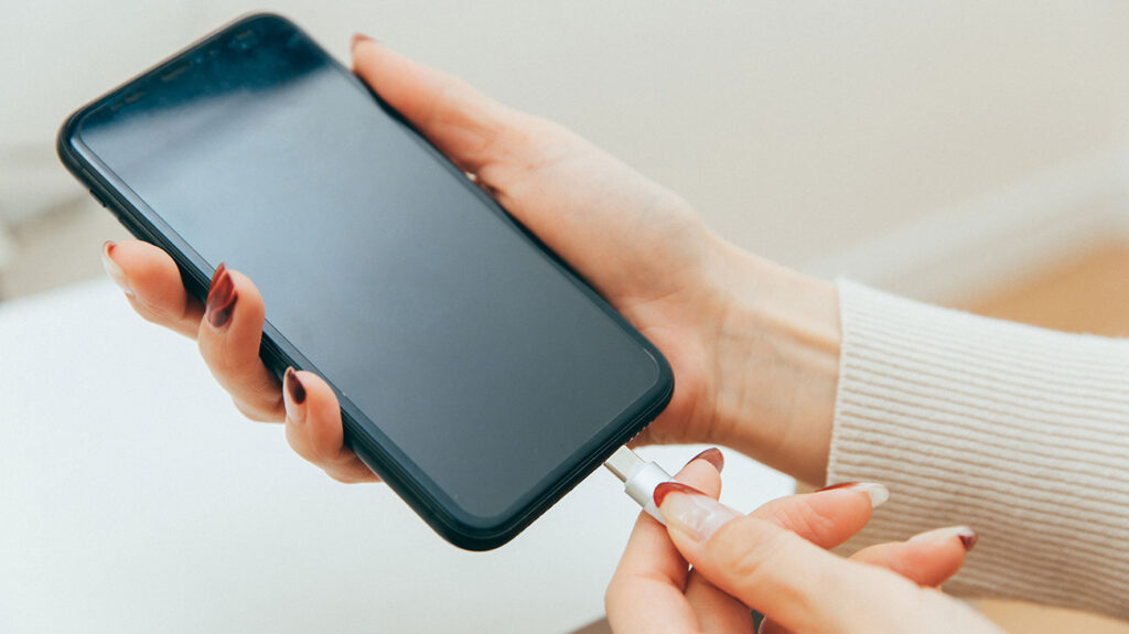 モバイルバッテリーとは？選び方からおすすめまで徹底解説｜コラム